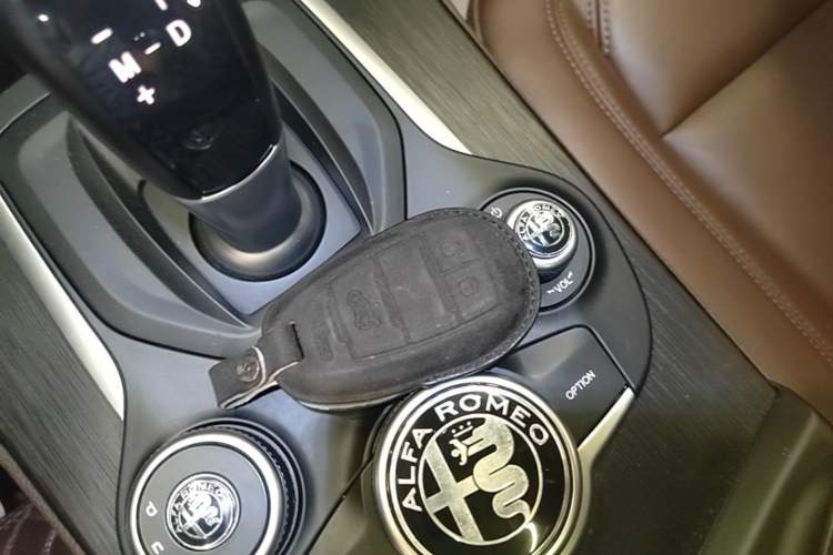Used Alfa Romeo Stelvio 2017 2.0T 200HP Luxury Edition Vehicle Key
