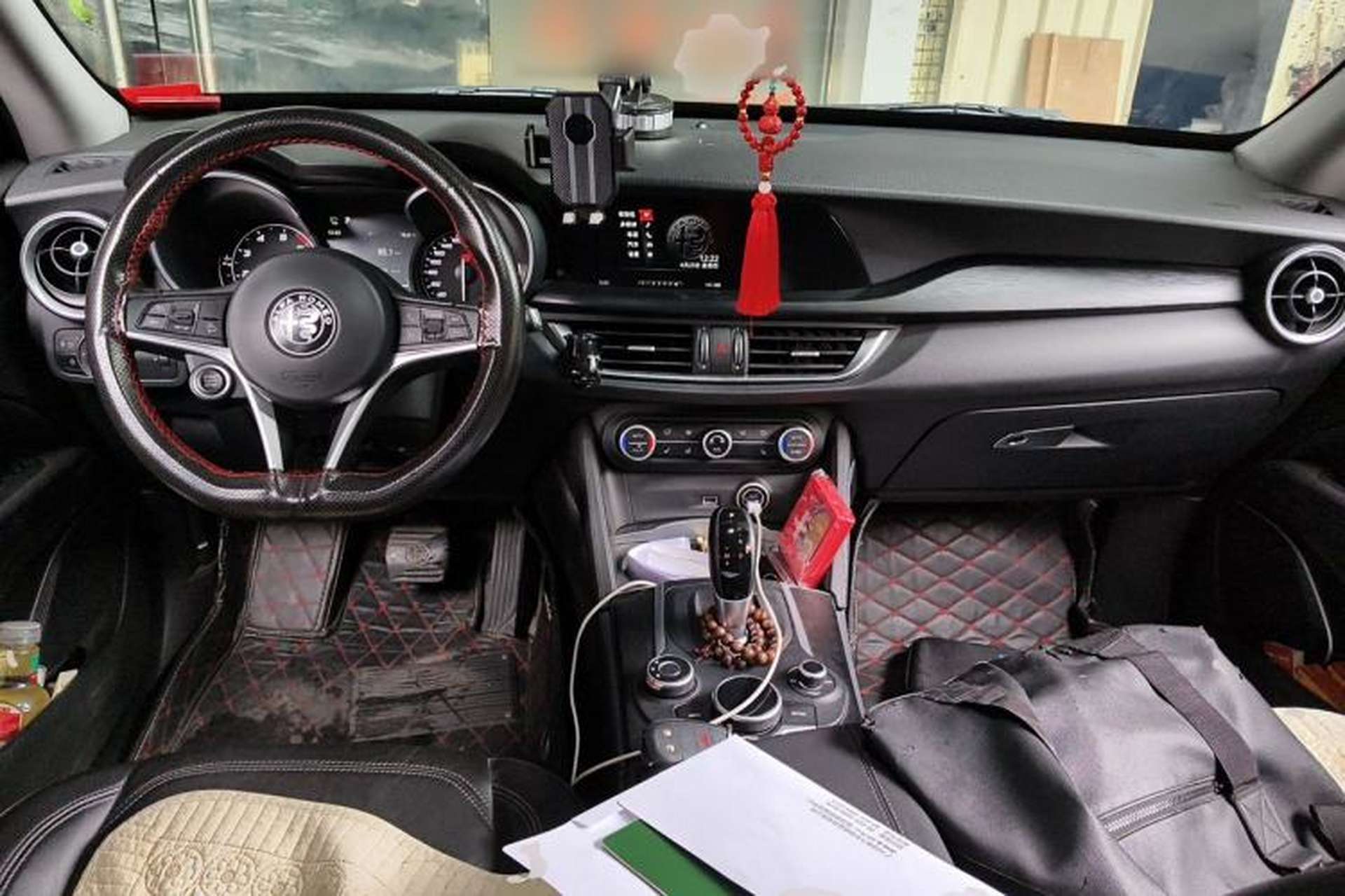 Used Alfa Romeo Stelvio 2017 2.0T 200HP Luxury Edition Center Console