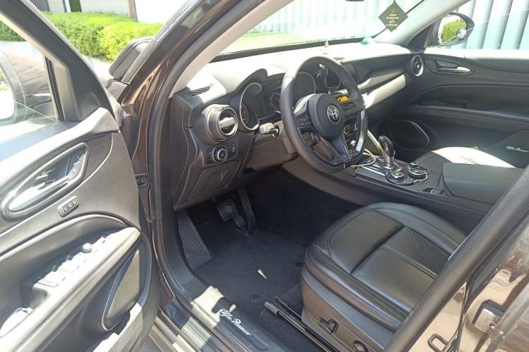 Used Alfa Romeo Stelvio 2017 2.0T 200HP Elite Edition Driver Seat