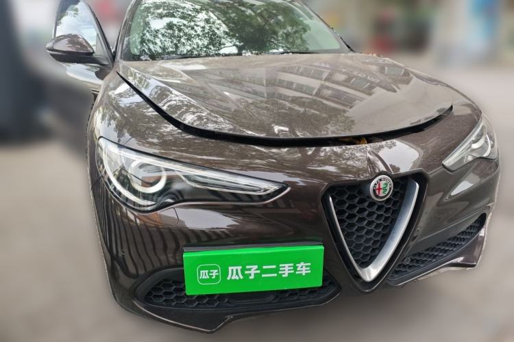 Used Alfa Romeo Stelvio 2017 2.0T 200HP Elite Edition Front Right 45 Deg