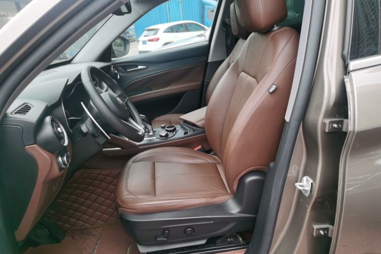 Used Alfa Romeo Stelvio 2017 2.0T 280HP Luxury Edition Left Front Seat