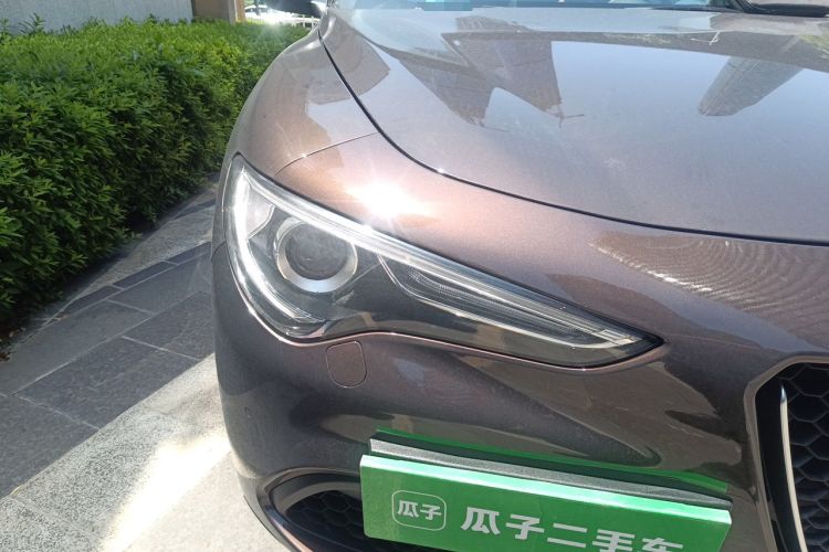 Used Alfa Romeo Stelvio 2017 2.0T 200HP Elite Edition Right Front Headlight