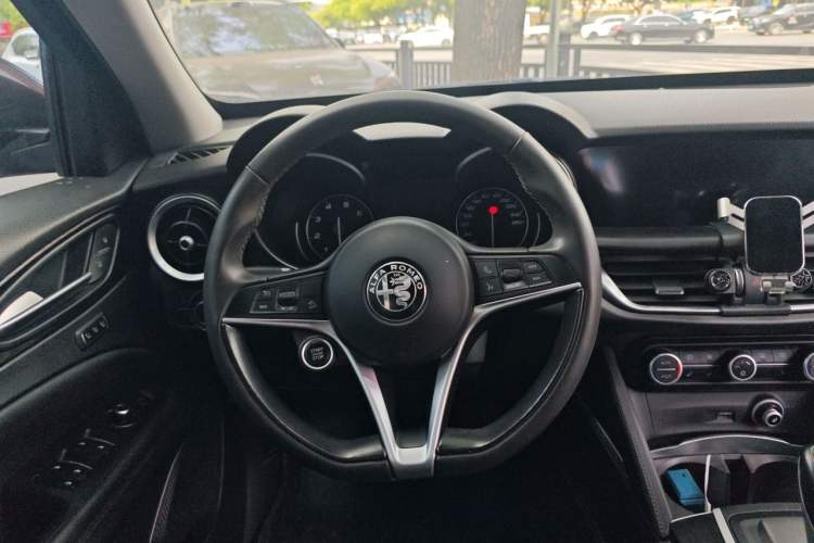Used Alfa Romeo Stelvio 2017 2.0T 200HP Elite Edition Steering Wheel