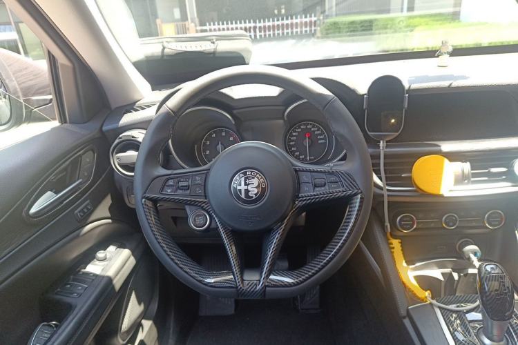 Used Alfa Romeo Stelvio 2017 2.0T 200HP Elite Edition Steering Wheel