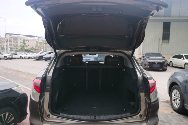 Used Alfa Romeo Stelvio 2017 2.0T 280HP Luxury Edition Trunk