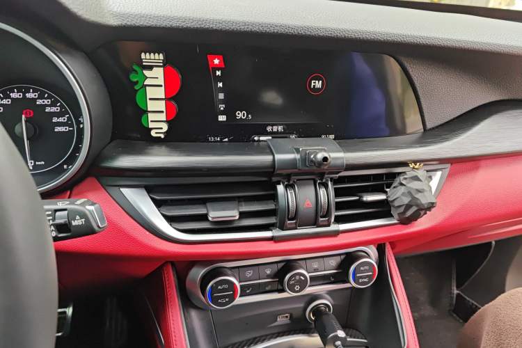 Used Alfa Romeo Stelvio 2017 2.0T 200HP Elite Edition Audio And AC Panel