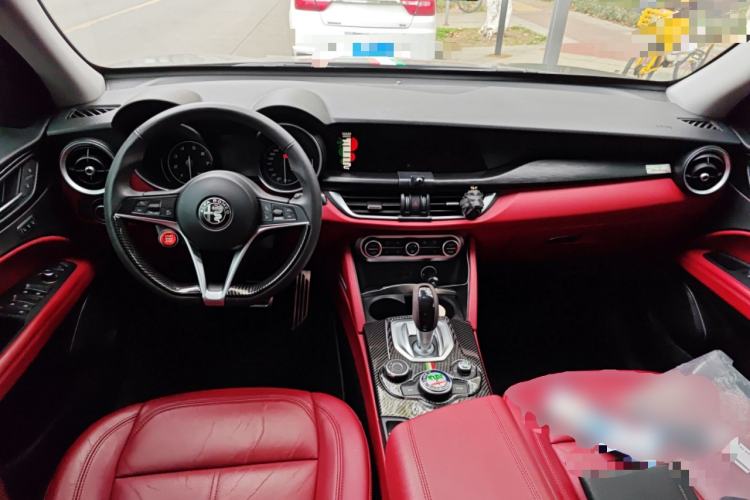 Used Alfa Romeo Stelvio 2017 2.0T 200HP Elite Edition Center Console