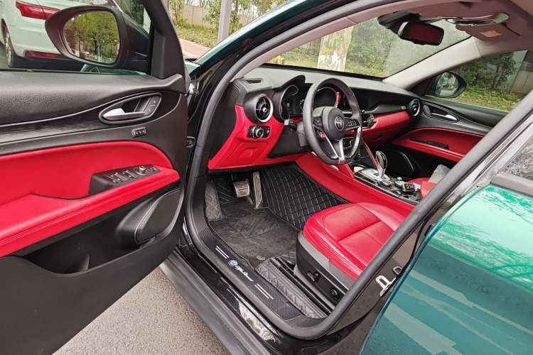 Used Alfa Romeo Stelvio 2017 2.0T 200HP Elite Edition Driver Seat