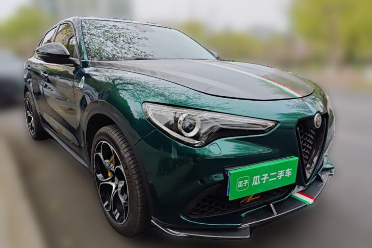 Used Alfa Romeo Stelvio 2017 2.0T 200HP Elite Edition Front Right 45 Deg