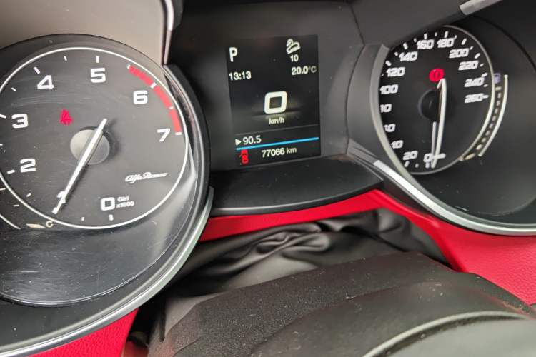 Used Alfa Romeo Stelvio 2017 2.0T 200HP Elite Edition Odometer Close Up