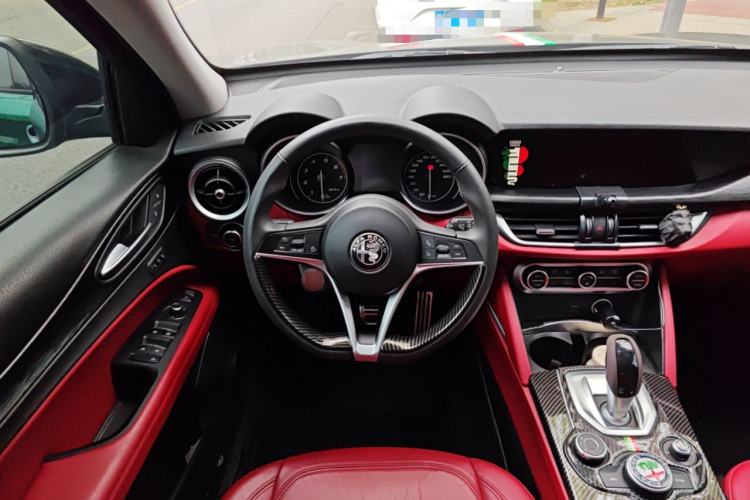 Used Alfa Romeo Stelvio 2017 2.0T 200HP Elite Edition Steering Wheel