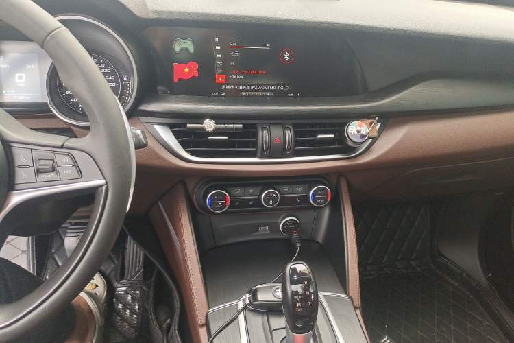 Used Alfa Romeo Stelvio 2017 2.0T 200HP Elite Edition Audio And AC Panel