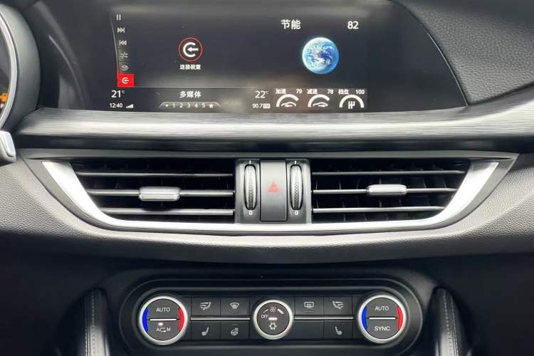 Used Alfa Romeo Stelvio 2017 2.0T 280HP Luxury Edition Audio And AC Panel
