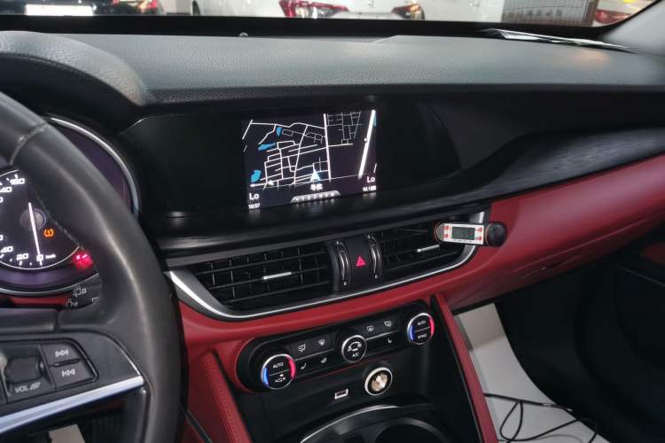 Used Alfa Romeo Stelvio 2017 2.0T 280HP Luxury Edition Audio And AC Panel