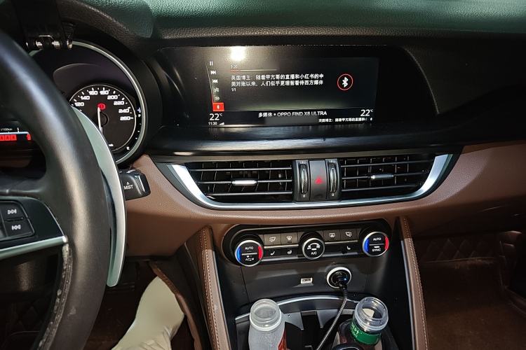 Used Alfa Romeo Stelvio 2017 2.0T 280HP Luxury Edition Audio And AC Panel