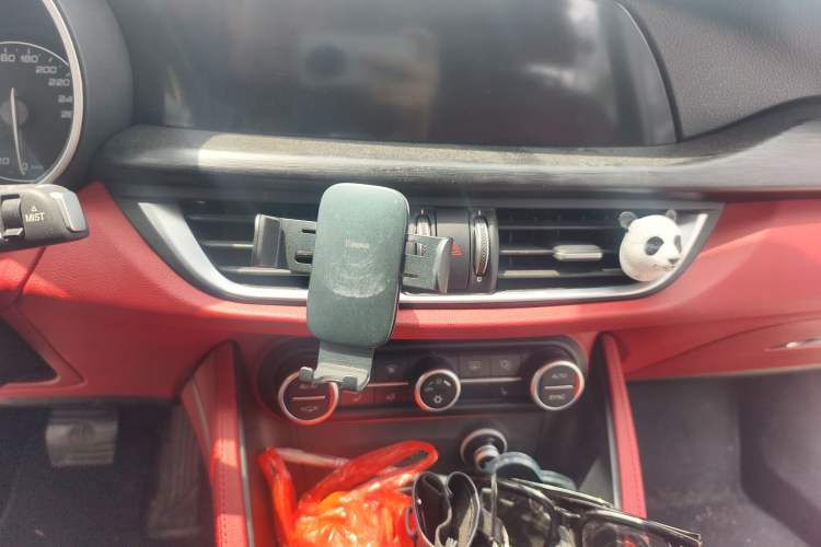 Used Alfa Romeo Stelvio 2017 2.0T 200HP Elite Edition Audio And AC Panel