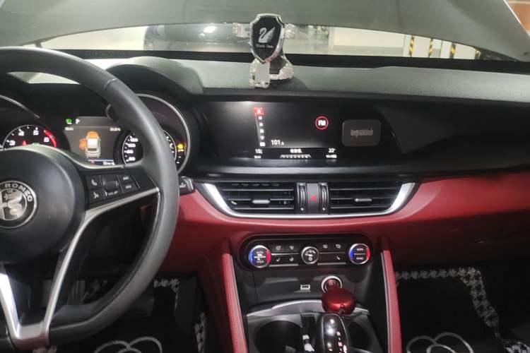 Used Alfa Romeo Stelvio 2017 2.0T 200HP Luxury Edition Audio And AC Panel