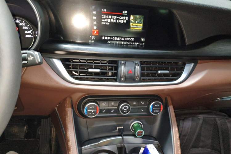 Used Alfa Romeo Stelvio 2017 2.0T 200HP Luxury Edition Audio And AC Panel