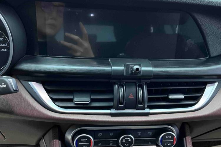 Used Alfa Romeo Stelvio 2017 2.0T 200HP Luxury Edition Audio And AC Panel