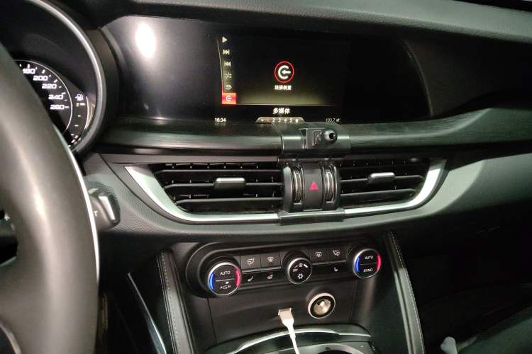 Used Alfa Romeo Stelvio 2017 2.0T 200HP Elite Edition Audio And AC Panel