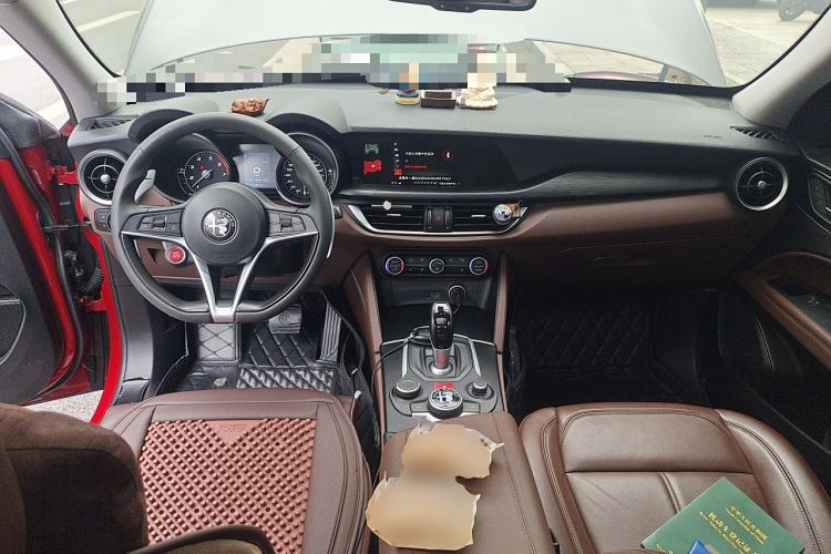 Used Alfa Romeo Stelvio 2017 2.0T 200HP Elite Edition Center Console