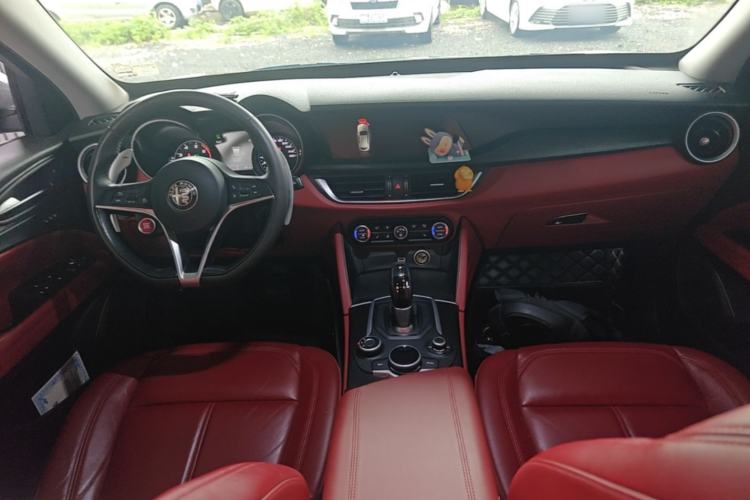 Used Alfa Romeo Stelvio 2017 2.0T 200HP Luxury Edition Center Console