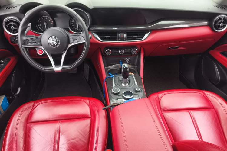 Used Alfa Romeo Stelvio 2017 2.0T 280HP Luxury Edition Center Console