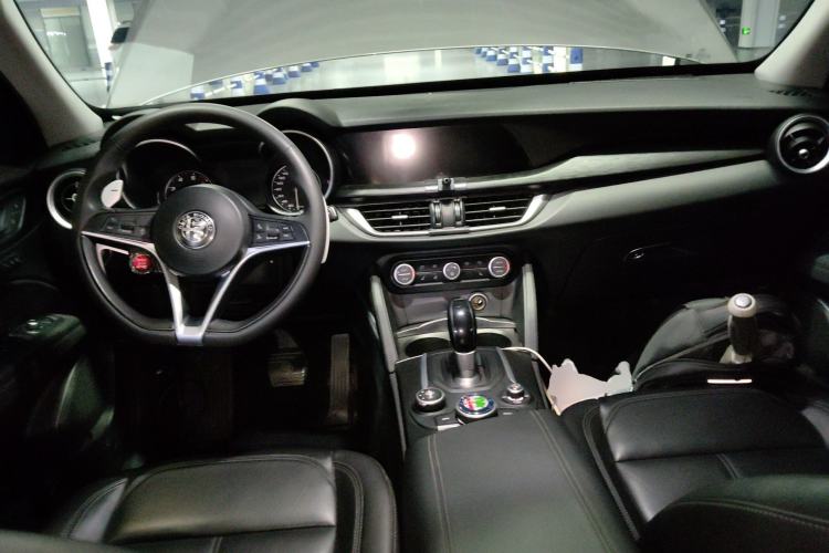 Used Alfa Romeo Stelvio 2017 2.0T 200HP Elite Edition Center Console