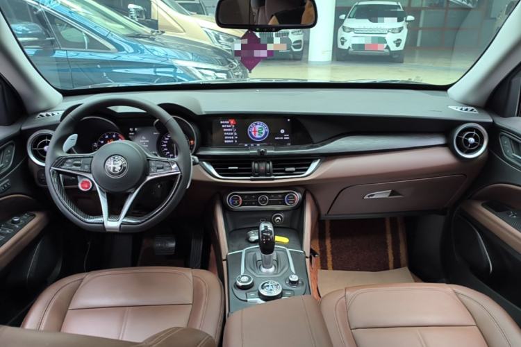 Used Alfa Romeo Stelvio 2017 2.0T 200HP Luxury Edition Center Console