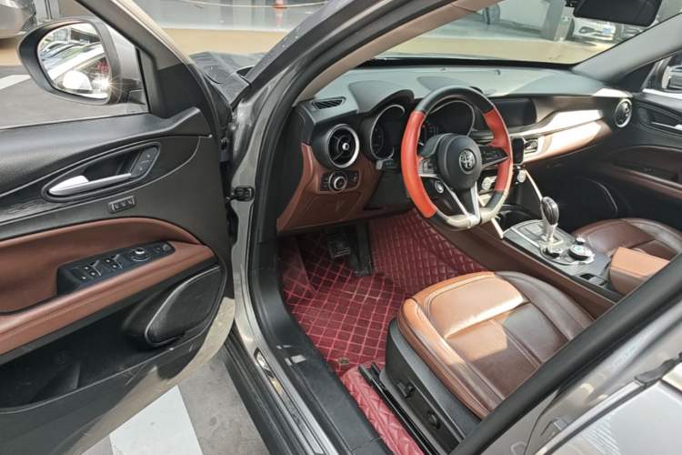 Used Alfa Romeo Stelvio 2017 2.0T 200HP Luxury Edition Driver Seat