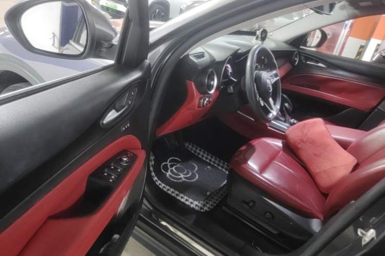 Used Alfa Romeo Stelvio 2017 2.0T 200HP Luxury Edition Driver Seat