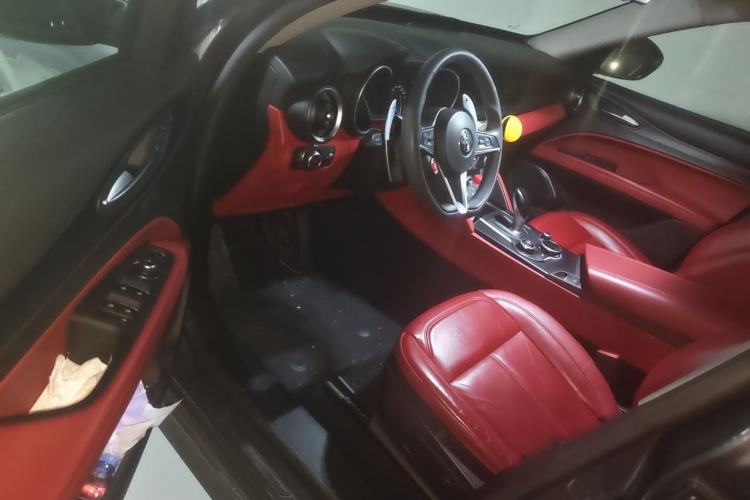 Used Alfa Romeo Stelvio 2017 2.0T 200HP Luxury Edition Driver Seat