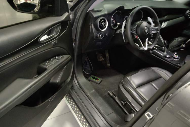 Used Alfa Romeo Stelvio 2017 2.0T 200HP Elite Edition Driver Seat