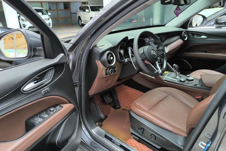 Used Alfa Romeo Stelvio 2017 2.0T 200HP Luxury Edition Driver Seat