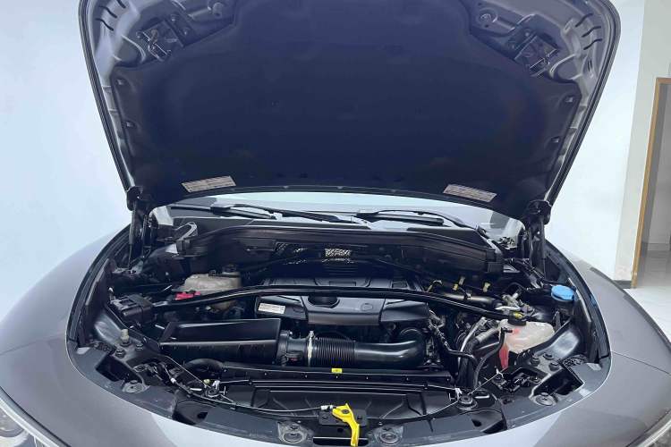 Used Alfa Romeo Stelvio 2017 2.0T 200HP Luxury Edition Engine Bay