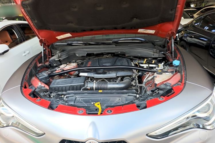 Used Alfa Romeo Stelvio 2017 2.0T 280HP Luxury Edition Engine Bay