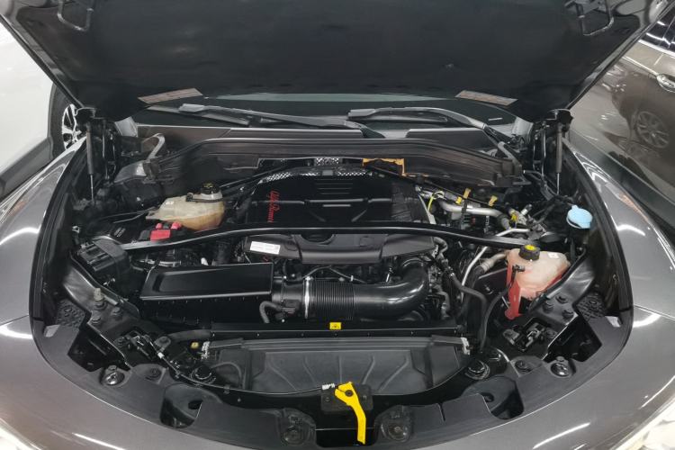 Used Alfa Romeo Stelvio 2017 2.0T 280HP Luxury Edition Engine Bay
