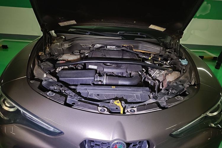 Used Alfa Romeo Stelvio 2017 2.0T 280HP Luxury Edition Engine Bay