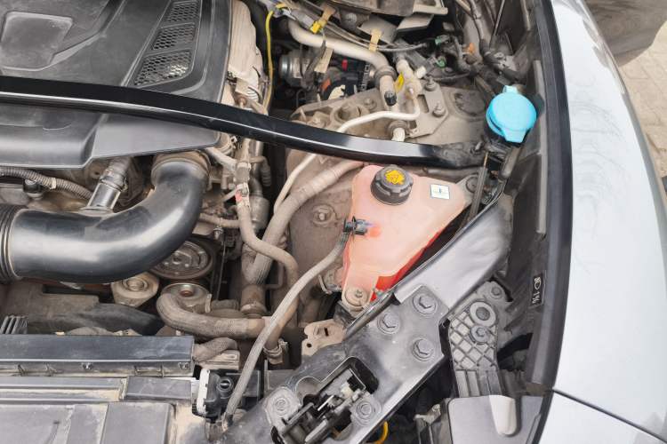 Used Alfa Romeo Stelvio 2017 2.0T 280HP Luxury Edition Engine Bay Left