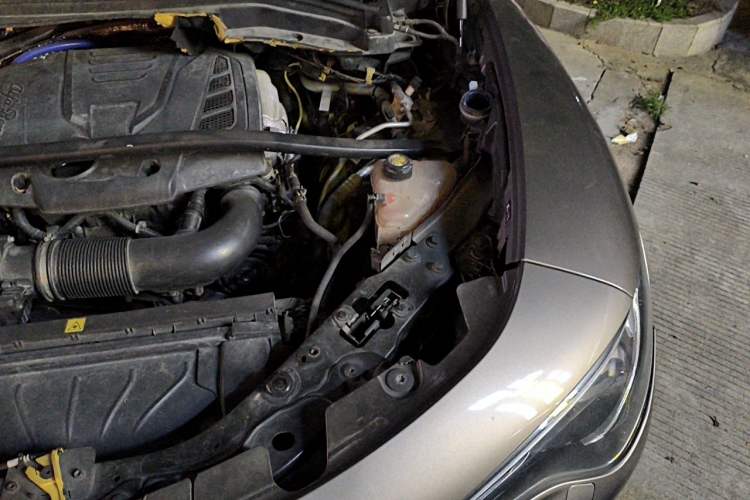 Used Alfa Romeo Stelvio 2017 2.0T 200HP Luxury Edition Engine Bay Left