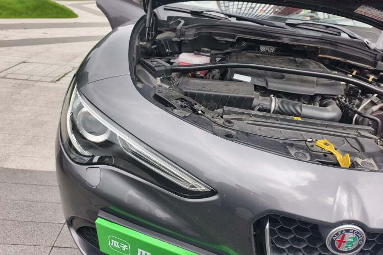 Used Alfa Romeo Stelvio 2017 2.0T 200HP Elite Edition Engine Bay Right