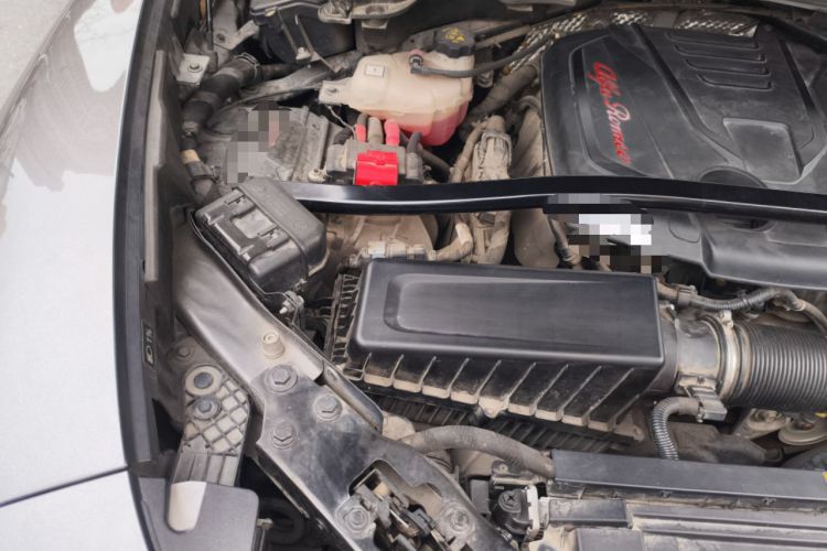 Used Alfa Romeo Stelvio 2017 2.0T 280HP Luxury Edition Engine Bay Right