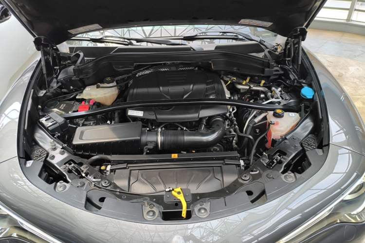 Used Alfa Romeo Stelvio 2017 2.0T 200HP Luxury Edition Engine Bay