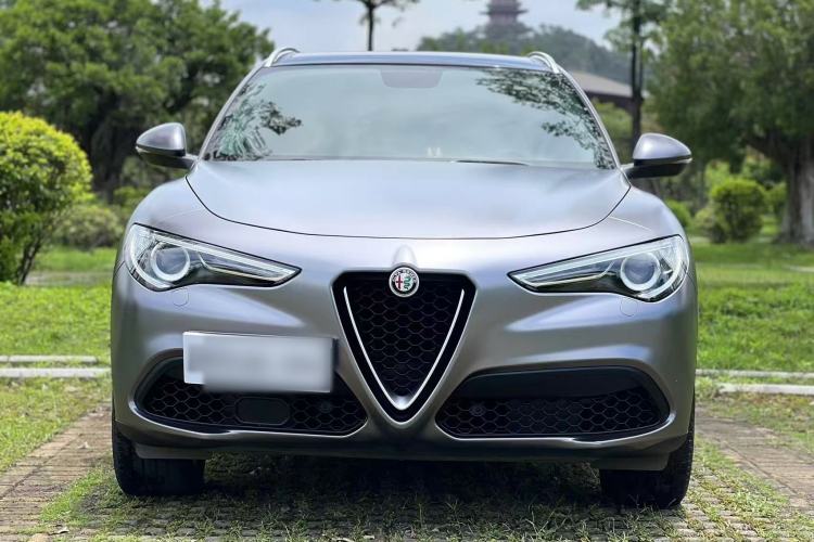 Used Alfa Romeo Stelvio 2017 2.0T 280HP Luxury Edition Exterior 1