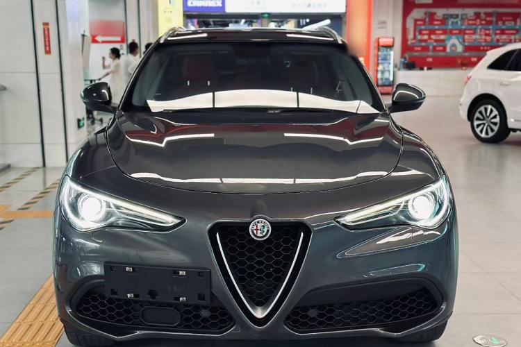 Used Alfa Romeo Stelvio 2017 2.0T 280HP Luxury Edition Exterior 1