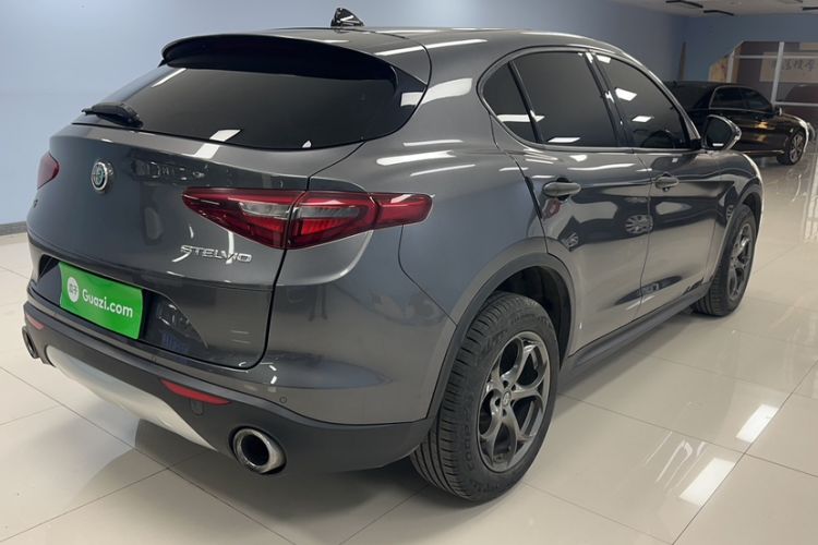 Used Alfa Romeo Stelvio 2017 2.0T 200HP Elite Edition Exterior 1