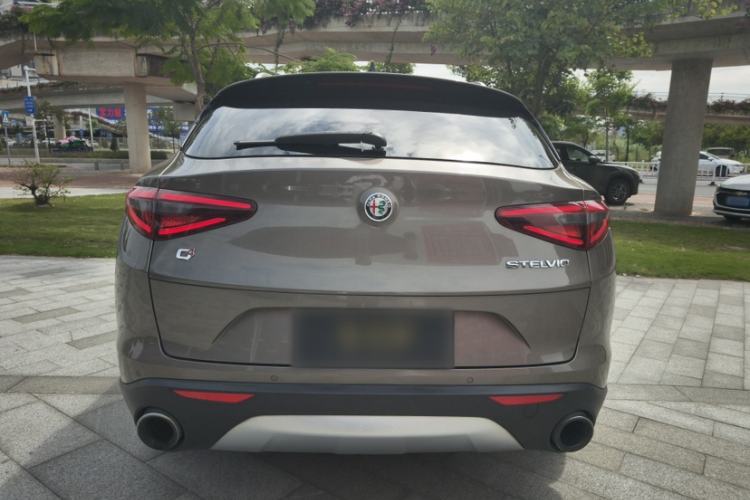 Used Alfa Romeo Stelvio 2017 2.0T 280HP Luxury Edition Exterior 1