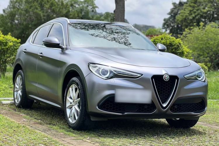 Used Alfa Romeo Stelvio 2017 2.0T 280HP Luxury Edition Exterior 2