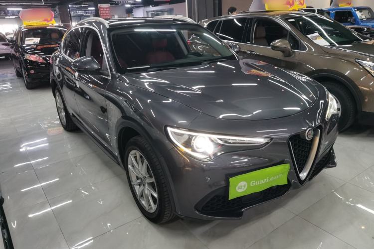 Used Alfa Romeo Stelvio 2017 2.0T 280HP Luxury Edition Exterior 2