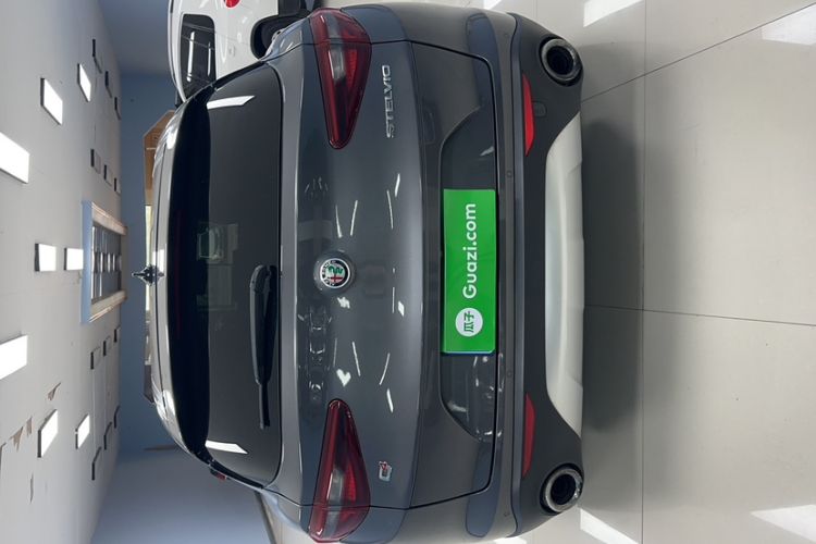 Used Alfa Romeo Stelvio 2017 2.0T 200HP Elite Edition Exterior 2